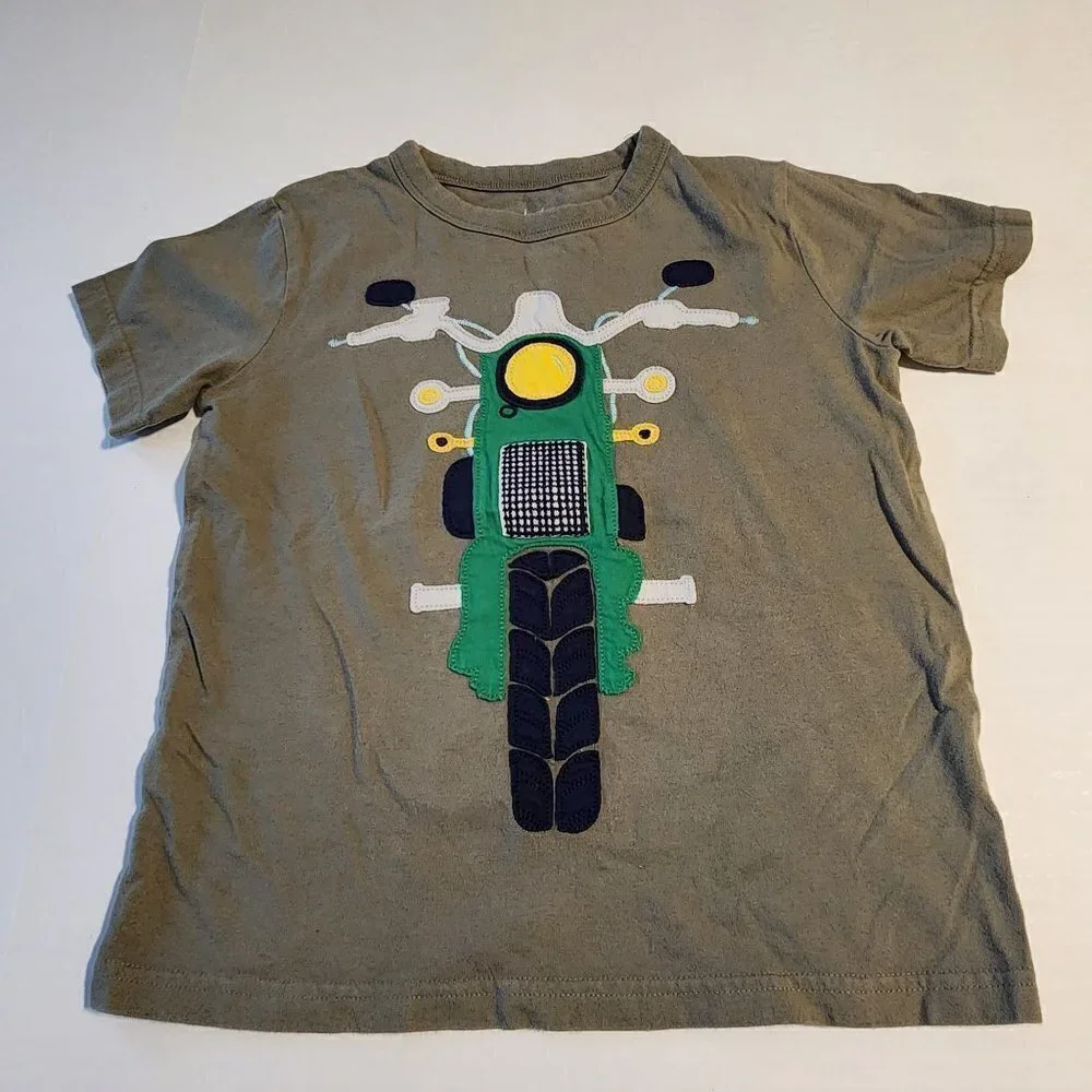 Mini Boden size 4 - 5 boy  Bike applique t shirt  short sleeve army green